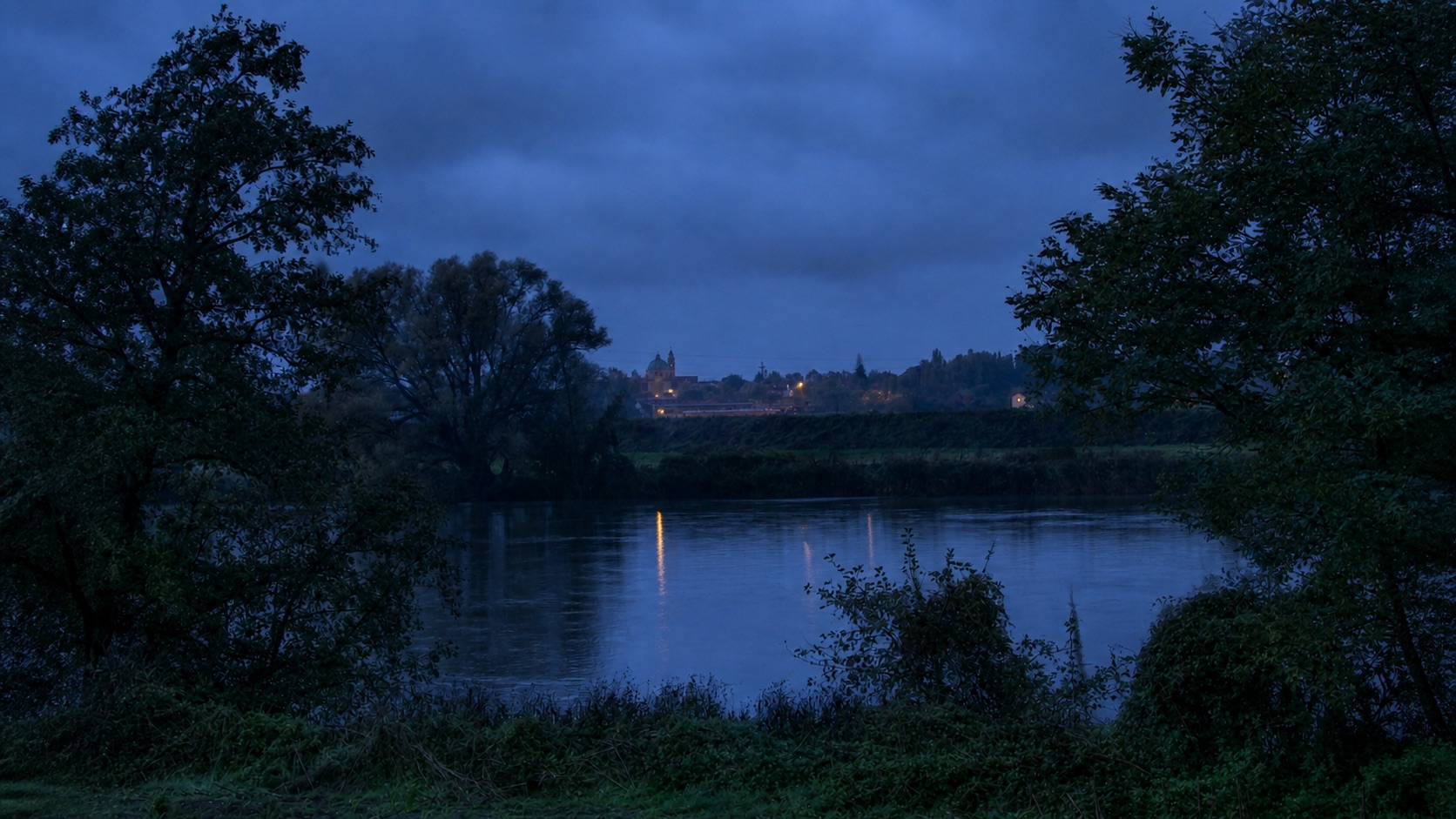 The Adige river near San Giovanni Lupatoto at blue hour